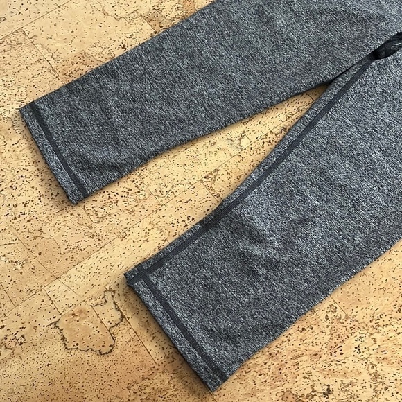 VICTORIA Secret’s VSX Sport Gray Knockout Crop Leggings - Picture 2 of 7